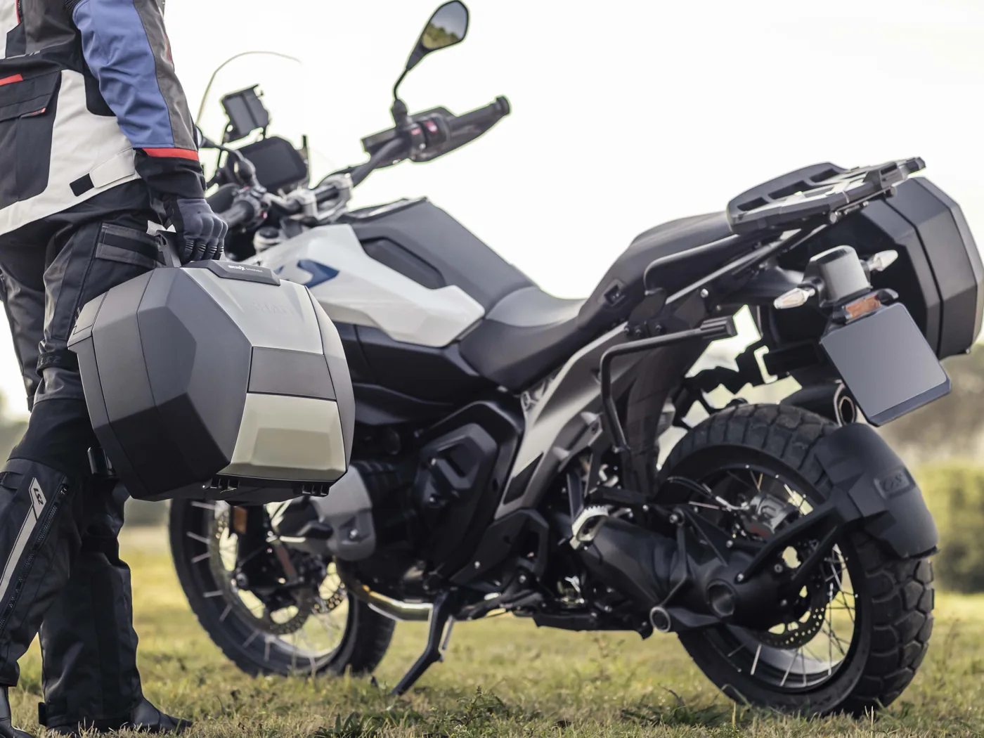車体に馴染む、3P SYSTEM。