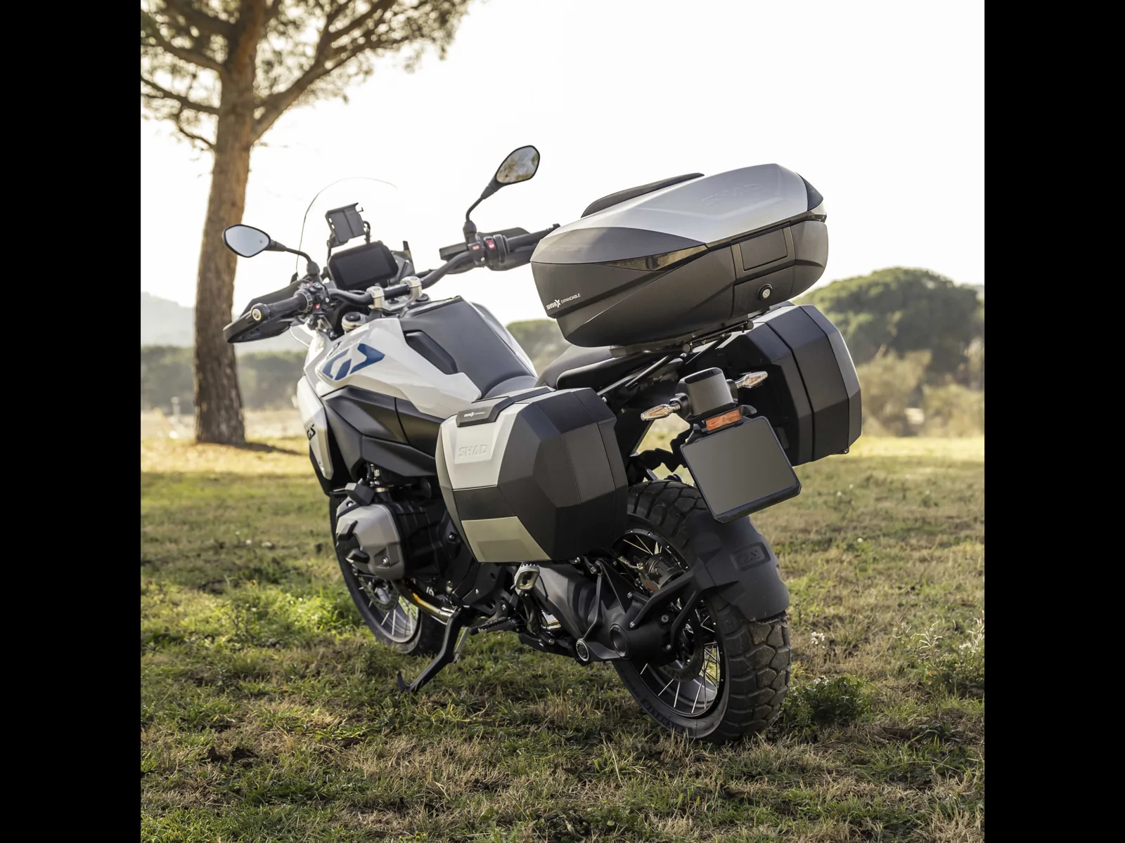 SH59XとSH38Xアルミパネルを装着したBMW R1300GS